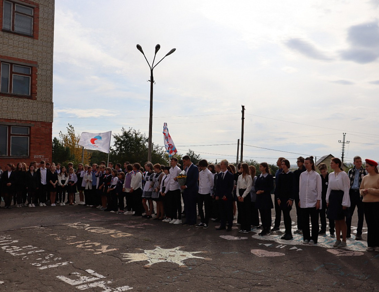 Митинг, посвященный открытию мемориальной доски старшему лейтенанту Алексею Авдонину